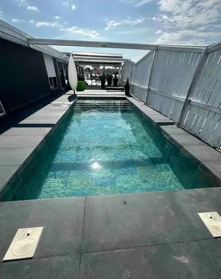 Piscine de l'établissement Roof top piscine chauffée 7 pers wifi ou située à proximité
