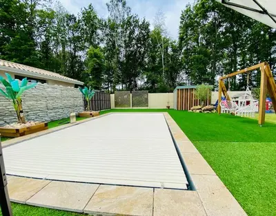 Aire de jeux pour enfants de l'établissement Maison 3 chambres avec piscine chauffée