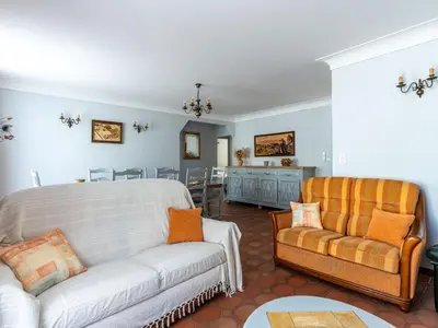 Coin salon dans l'établissement Maison rénovée 6 pers. à Biscarrosse - Clim, jardin, à proximité du lac & plages - FR-1-319-549