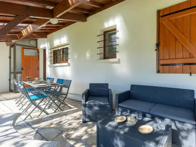 Coin salon dans l'établissement Maison rénovée 6 pers. à Biscarrosse - Clim, jardin, à proximité du lac & plages - FR-1-319-549