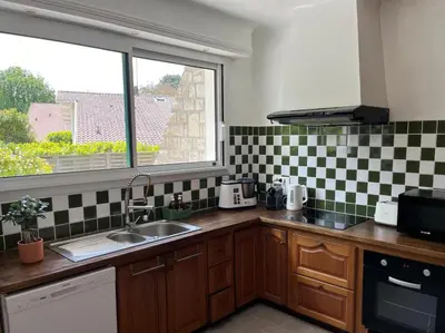 Cuisine ou kitchenette dans l'établissement Maison avec piscine à SEIGNOSSE 8 personnes