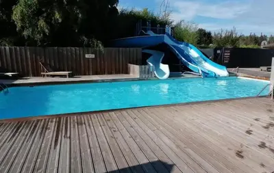 Piscine de l'établissement Mobil home camping Lalande Mimizan ou située à proximité