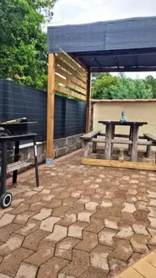 Terrasse ou espace extérieur de l'établissement Le refuge boisé