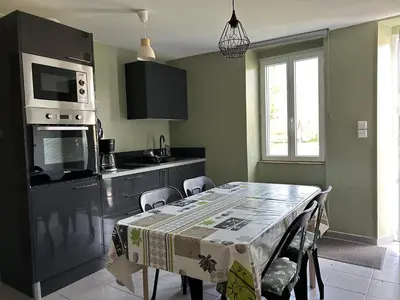 Cuisine ou kitchenette dans l'établissement Gîte de Broy