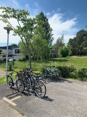 Vélo sur le terrain de l'établissement Amarine Landaise ou dans les environs