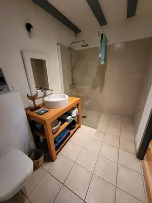 Salle de bains dans l'établissement Cap Landes à Léon