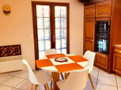 Cuisine ou kitchenette dans l'établissement Maison Villa Bassin Arcachon 170m2 avec piscine