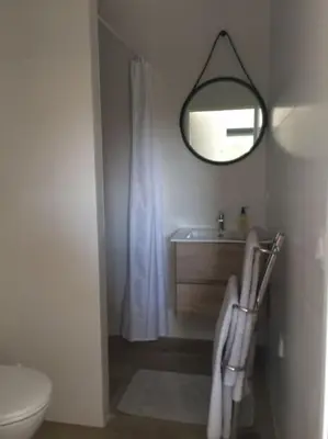 Salle de bains dans l'établissement Joli studio de 25m2 avec terrasse, idéal pour un couple