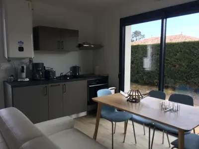 Cuisine ou kitchenette dans l'établissement Joli studio de 25m2 avec terrasse, idéal pour un couple