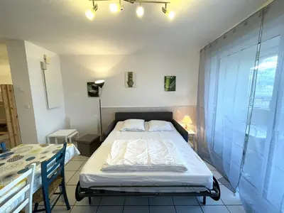 Un ou plusieurs lits dans un hébergement de l'établissement Studio confortable avec balcon et parking à Vieux-Boucau - FR-1-379-175