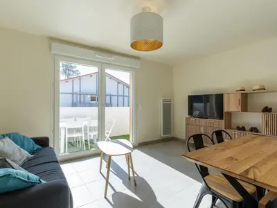 Télévision ou salle de divertissement dans l'établissement Appartement Neuf 3* à 2 Pas de l'Océan à Mimizan, 5 Pers, Balcon, Parking - FR-1-50-132