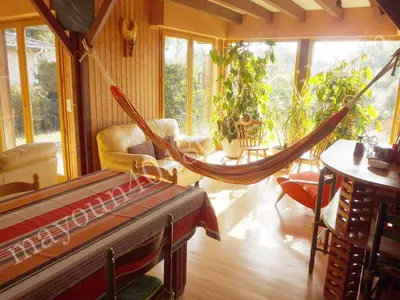Coin salon dans l'établissement Maison 120 M2, location saisonnière, proche de l'océan.