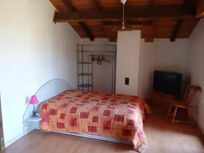 Un ou plusieurs lits dans un hébergement de l'établissement Maison 120 M2, location saisonnière, proche de l'océan.