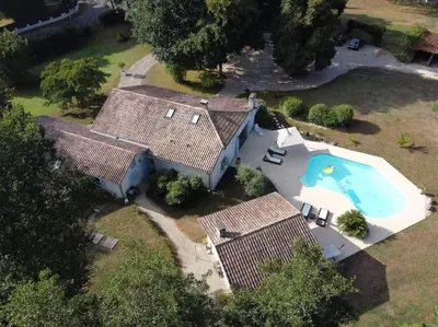Piscine de l'établissement Grande maison familiale La Tuilerie ou située à proximité