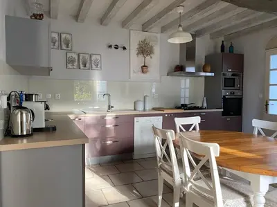 Cuisine ou kitchenette dans l'établissement Grande maison familiale La Tuilerie