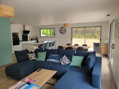Coin salon dans l'établissement Magnifique maison de plein pied