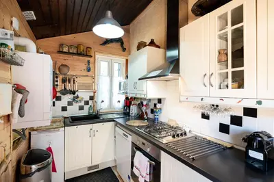 Cuisine ou kitchenette dans l'établissement Biscarrosse plage, à 450 m de l'Océan