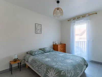 Un ou plusieurs lits dans un hébergement de l'établissement Appartement Neuf à Mimizan Plage, à 500m de l'Océan, pour 4 Personnes avec Parking Privé - FR-1-50-133