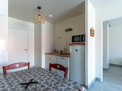 Cuisine ou kitchenette dans l'établissement Appartement Neuf à Mimizan Plage, à 500m de l'Océan, pour 4 Personnes avec Parking Privé - FR-1-50-133