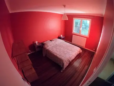 Un ou plusieurs lits dans un hébergement de l'établissement Surfhouse a proximité des spots de surf