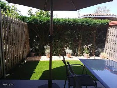 Jardin de l'établissement Jolie maison paisible, avec jardinet et parking