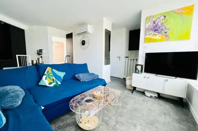 Coin salon dans l'établissement Cosy flat 2 steps from the port 4pers