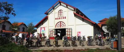 Vélo sur le terrain de l'établissement Maison neuve classement 3 étoiles avec accès privé piste cyclable, 6 personnes ou dans les environs