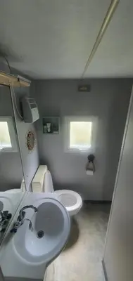 Salle de bains dans l'établissement Mobile home Mimizan