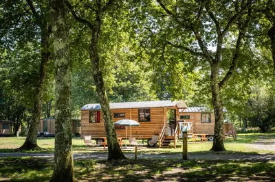 Jardin de l'établissement Huttopia Lac d'Aureilhan - Mimizan
