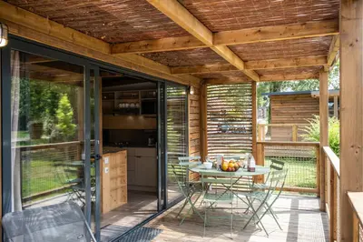 Terrasse ou espace extérieur de l'établissement Huttopia Lac d'Aureilhan - Mimizan