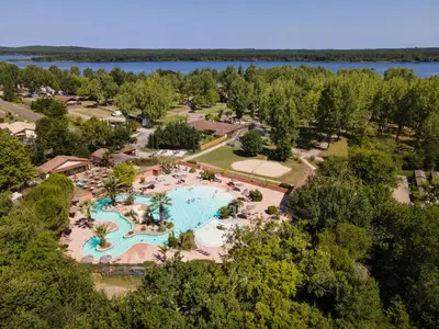 Piscine de l'établissement Huttopia Lac d'Aureilhan - Mimizan ou située à proximité