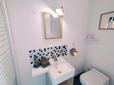 Salle de bains dans l'établissement La Cabane de Marius