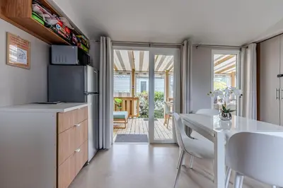 Cuisine ou kitchenette dans l'établissement Havre de paix Gastes MH 704
