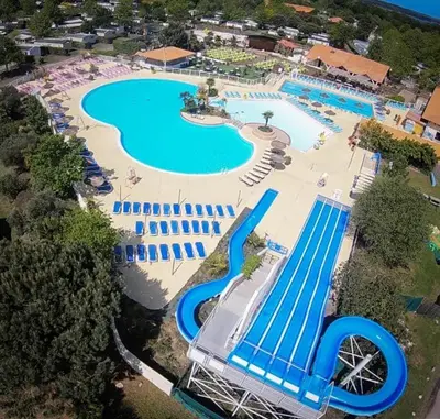 Piscine de l'établissement Havre de paix Gastes MH 704 ou située à proximité