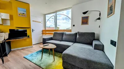 Cuisine ou kitchenette dans l'établissement Suites Kerlarros Clim et Parking face Gare et Port