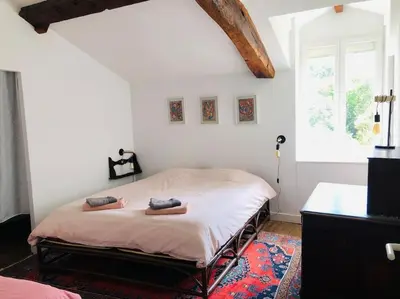 Un ou plusieurs lits dans un hébergement de l'établissement Charmante maison familiale avec jardin et jacuzzi proche océan