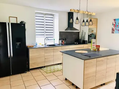 Cuisine ou kitchenette dans l'établissement Charmante maison familiale avec jardin et jacuzzi proche océan