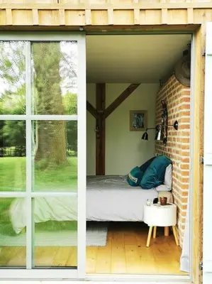 Un ou plusieurs lits dans un hébergement de l'établissement Grande maison bois entre océan et lac