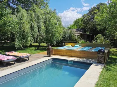 Piscine de l'établissement Grande maison bois entre océan et lac ou située à proximité