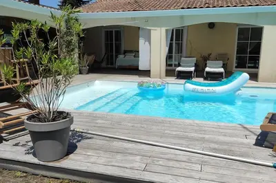 Piscine de l'établissement Cosy&Charme piscine chauffée Bassin d'Arcachon ou située à proximité