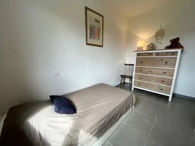Un ou plusieurs lits dans un hébergement de l'établissement La Cabane de Sofi Villa Cosy Piscine 8 PERS