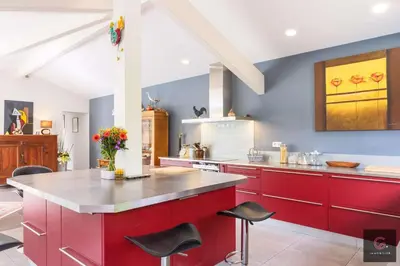 Cuisine ou kitchenette dans l'établissement Villa avec piscine pour 8 personnes à Biscarrosse bourg