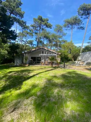 Jardin de l'établissement Villa Dreamland à Seignosse océan