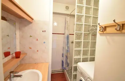 Salle de bains dans l'établissement Résidence Les Terrasses de Notre Dame, bel appartement avec vue sur l'entrée du port