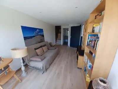 Bibliothèque dans la villa