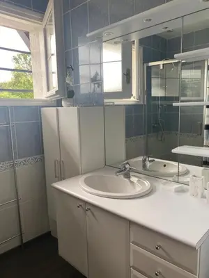 Salle de bains dans l'établissement MAISON de VACANCES