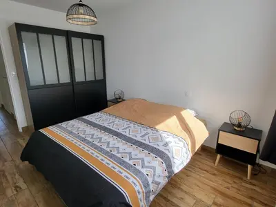Un ou plusieurs lits dans un hébergement de l'établissement Maison au calme proche océan