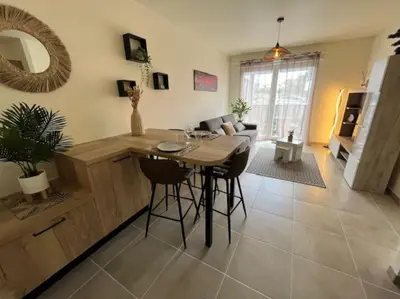 Coin salon dans l'établissement Cabane la Luna 400m Ocean et forêt Cosy Confort