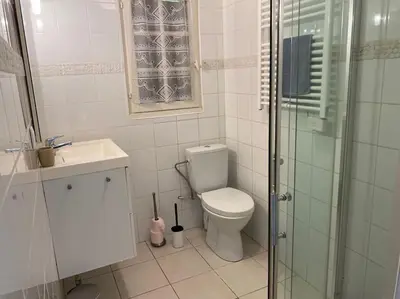 Salle de bains dans l'établissement Maison proche du sentier du littoral Gujan-Mestras