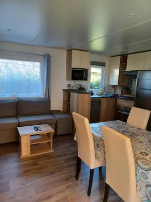 Cuisine ou kitchenette dans l'établissement Mobil Home 710 Bora Bora 3 chambres